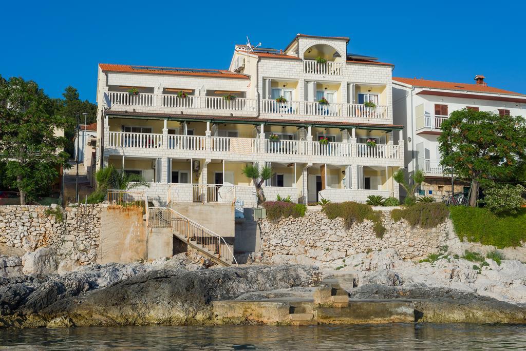 Apartments Mario Tudor Milna  Exterior foto